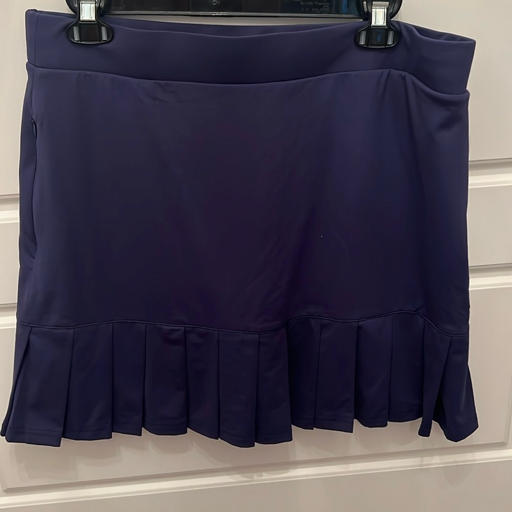 Lulu B Navy blue never worn ladies skort with ruffle bottom